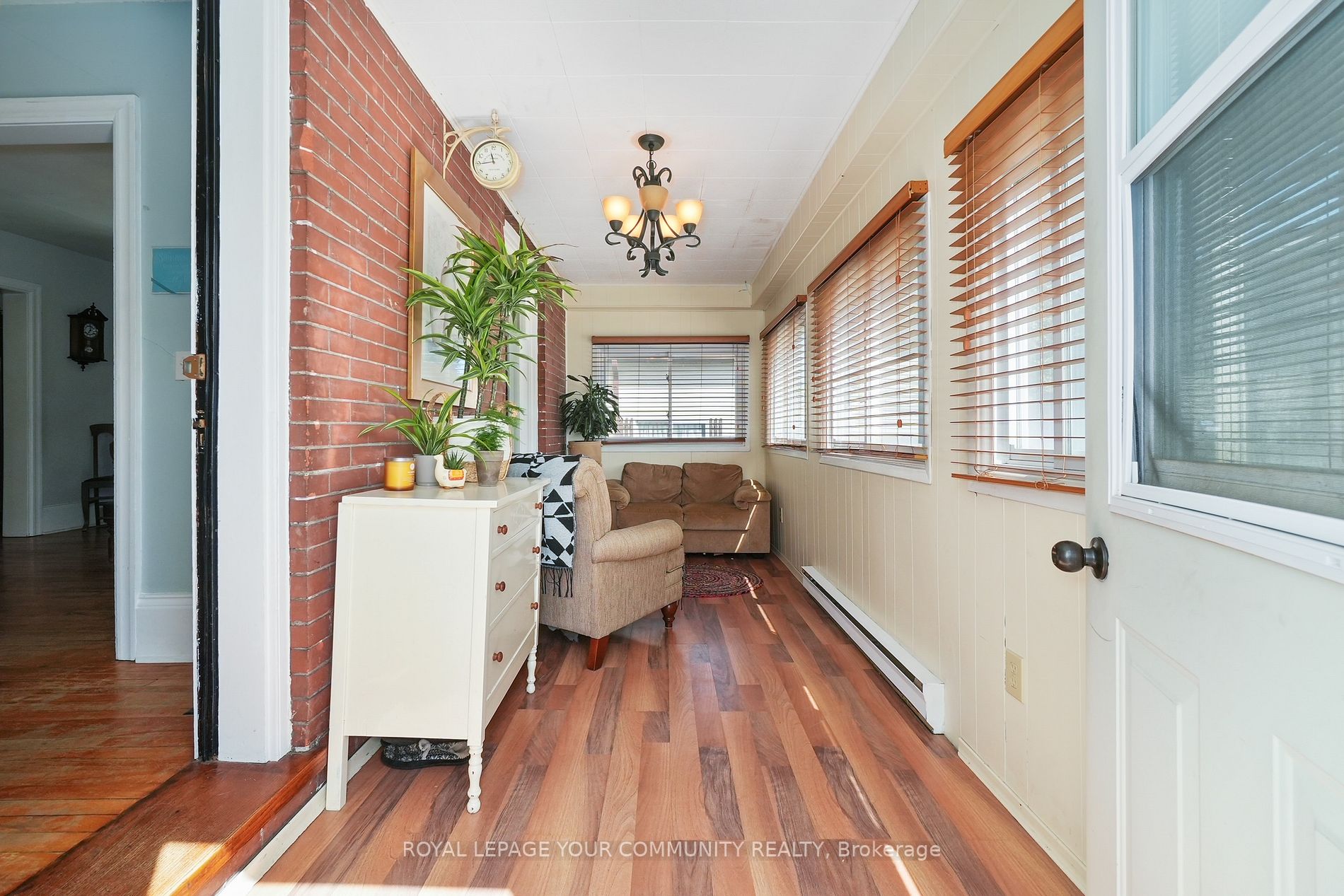 14 James St E