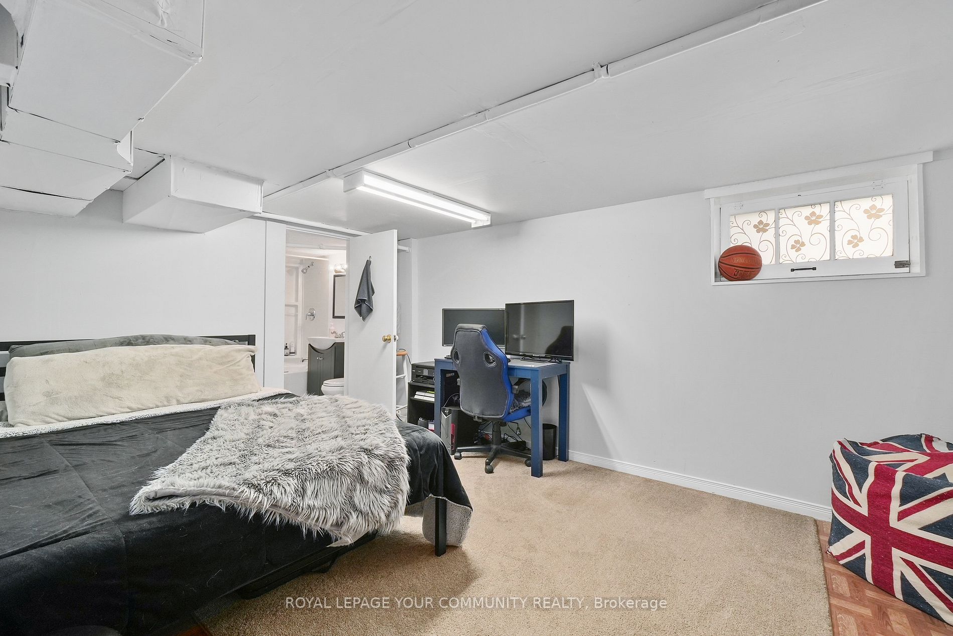 14 James St E