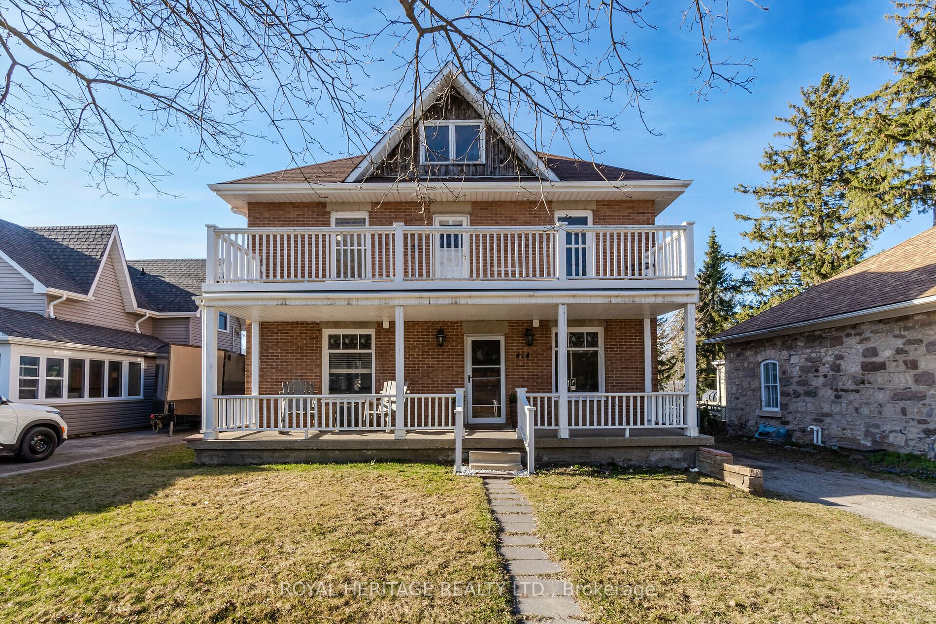 414 Main St E