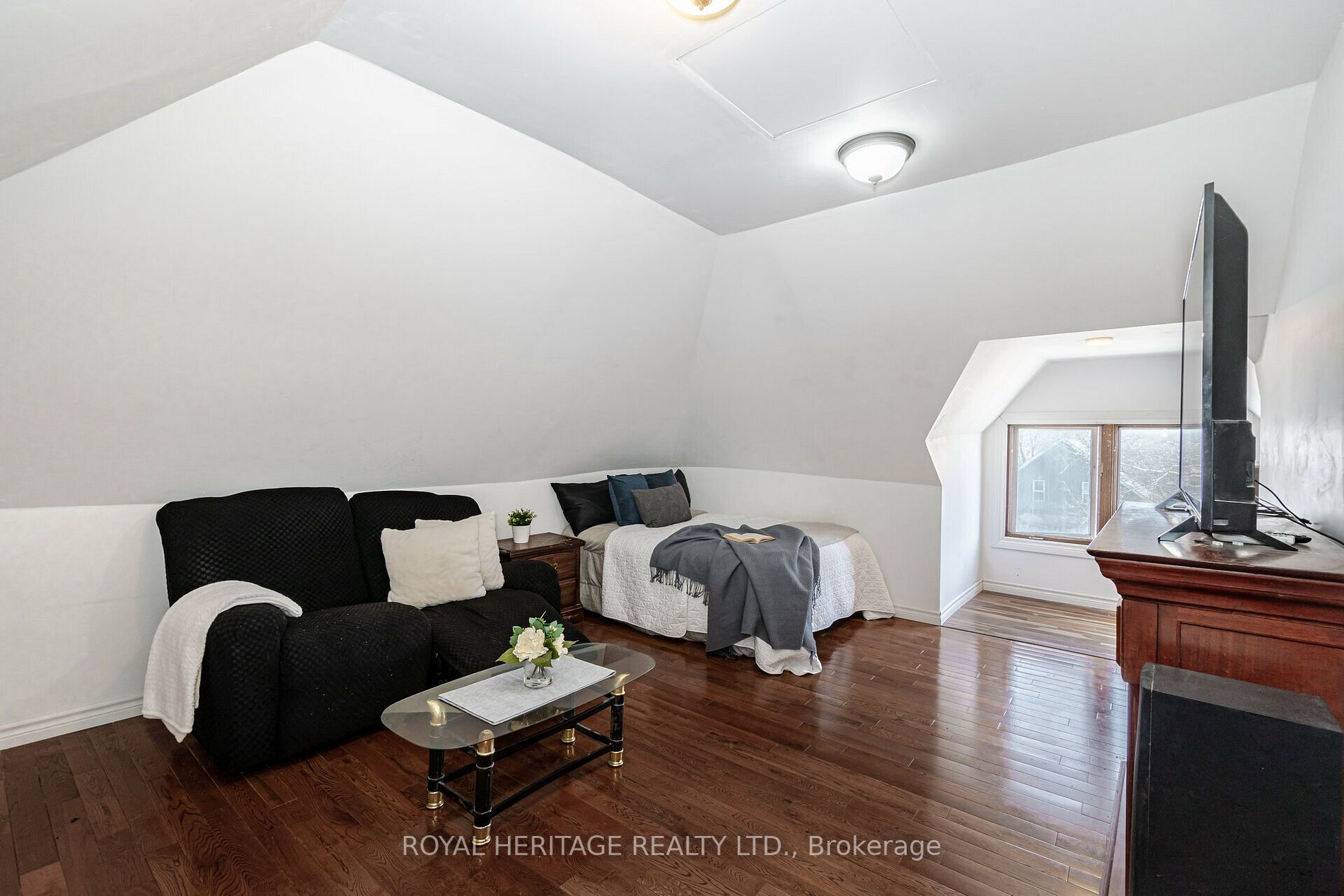414 Main Street E