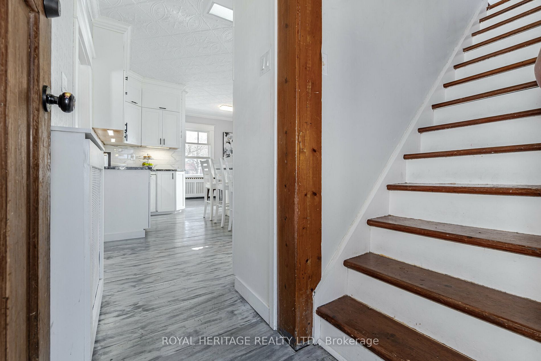 414 Main Street E