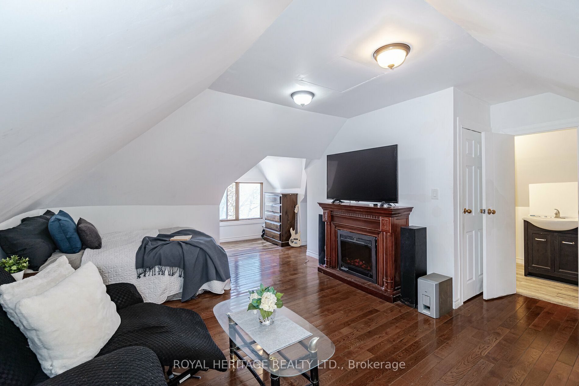 414 Main Street E
