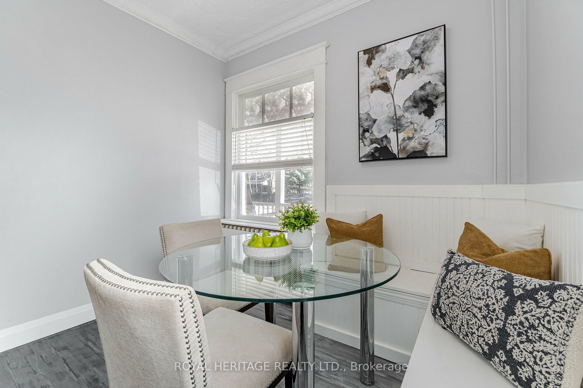 414 Main Street E