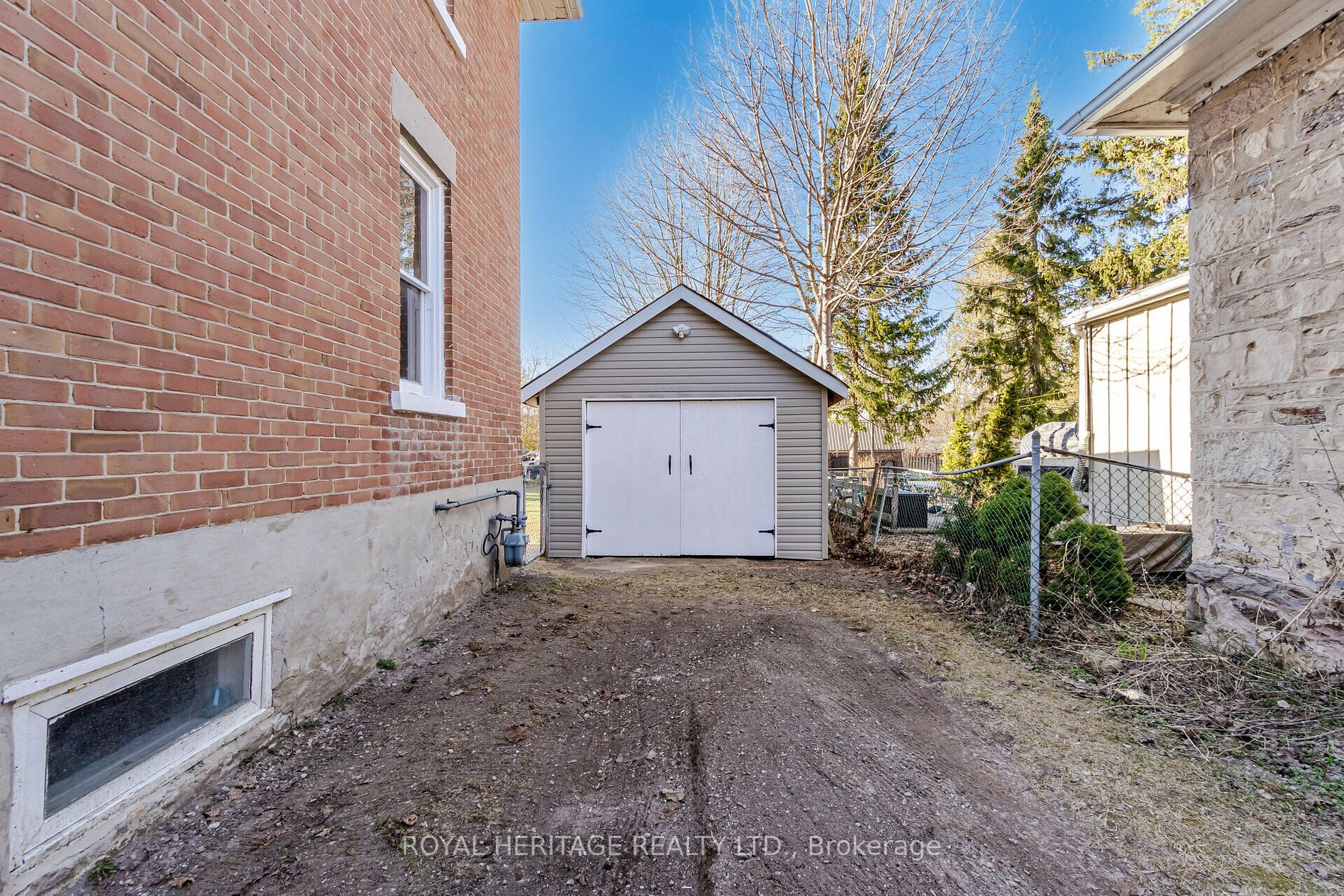 414 Main Street E