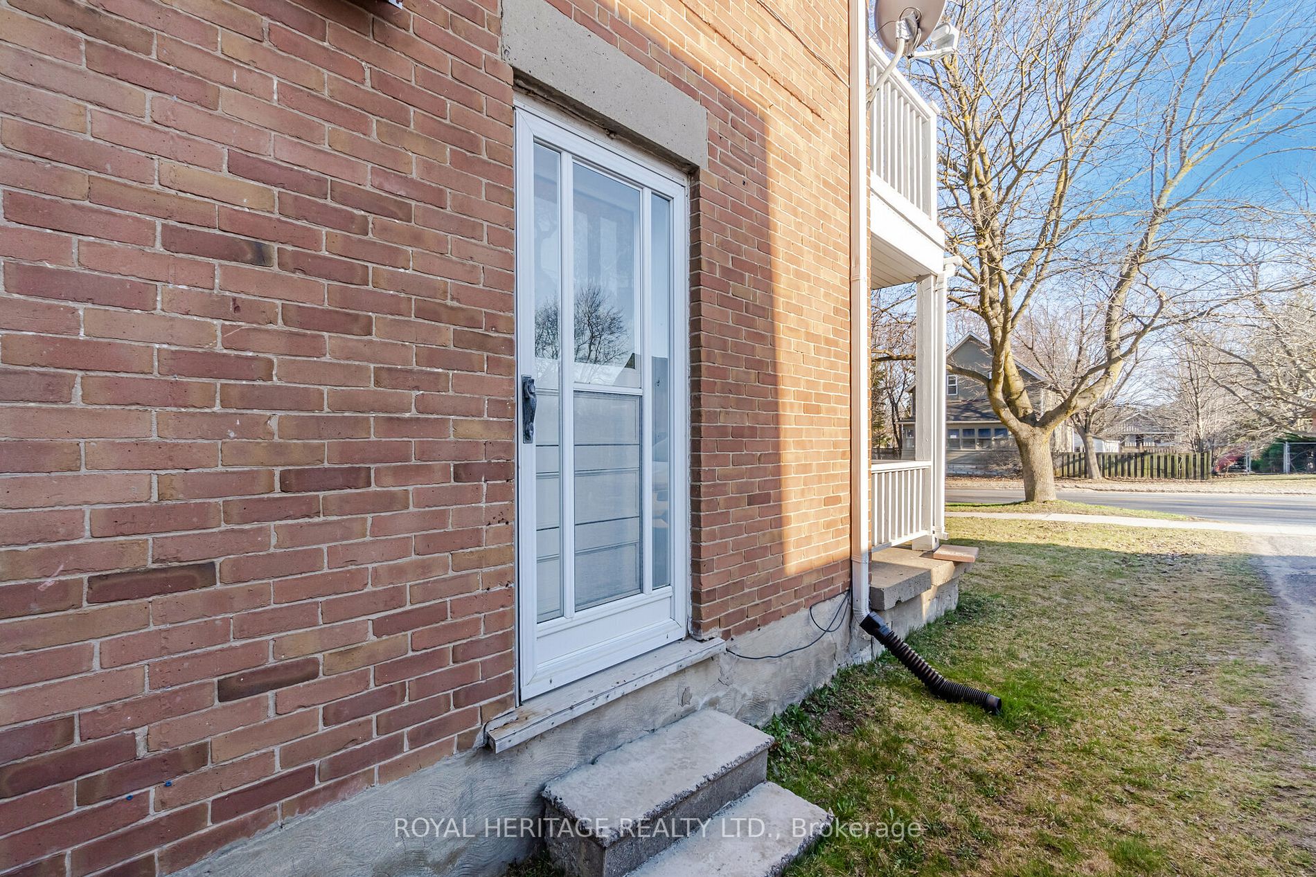 414 Main Street E