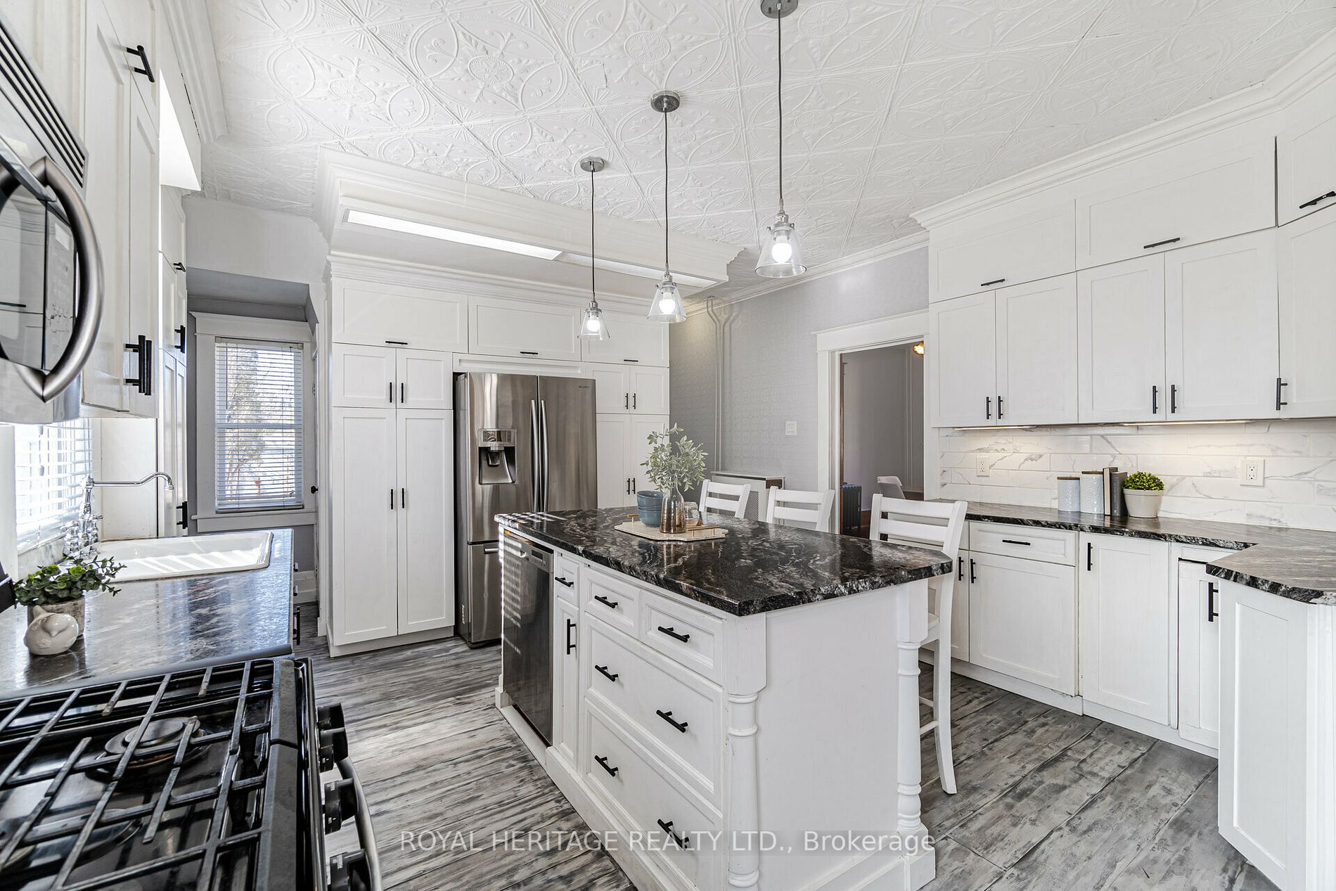 414 Main Street E
