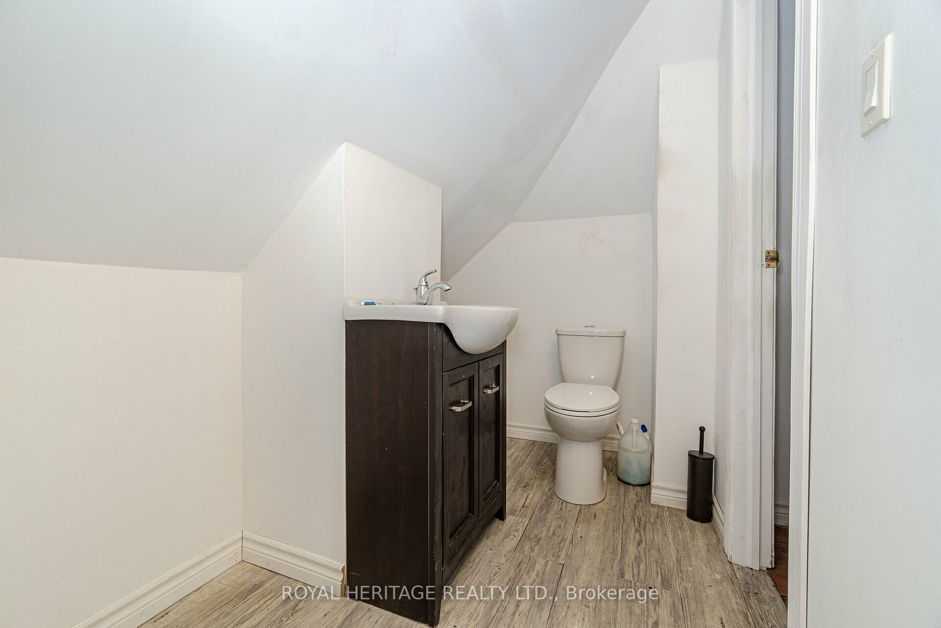 414 Main Street E