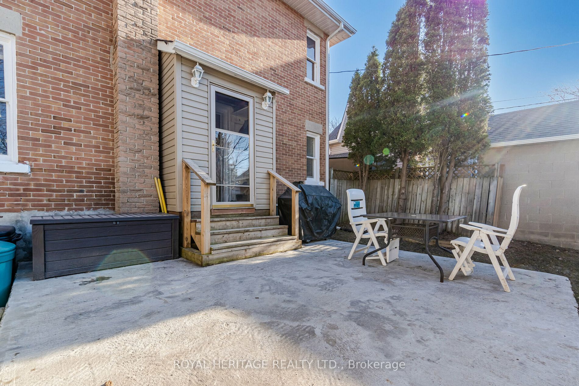 414 Main Street E