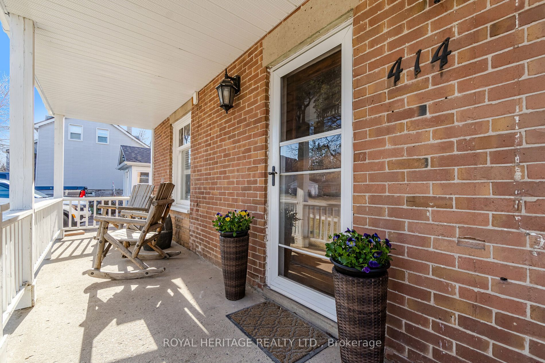 414 Main St E