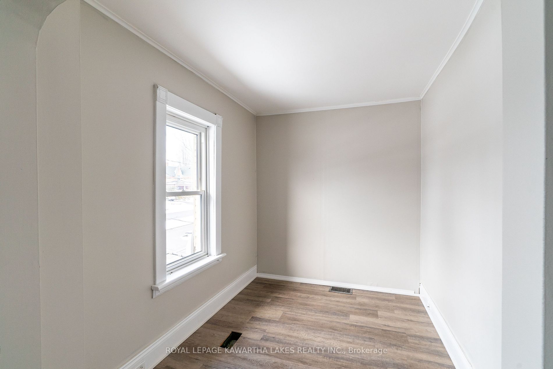 36 Victoria Avenue N