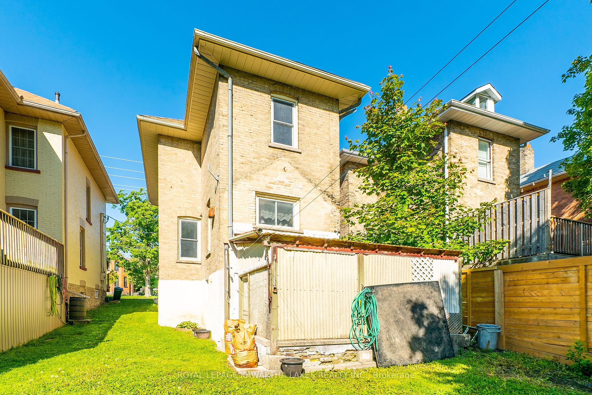 36 Victoria Avenue N