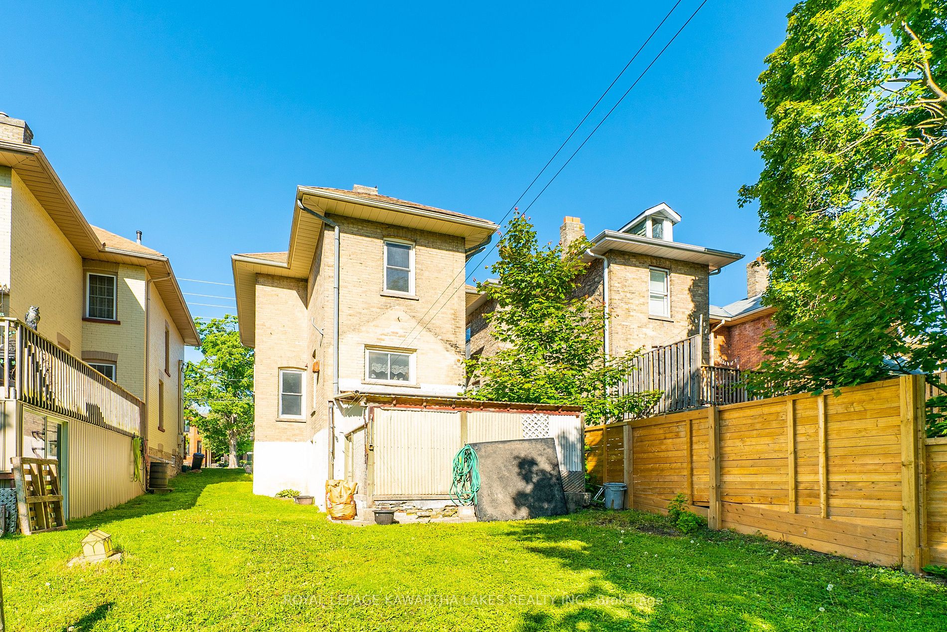 36 Victoria Avenue N