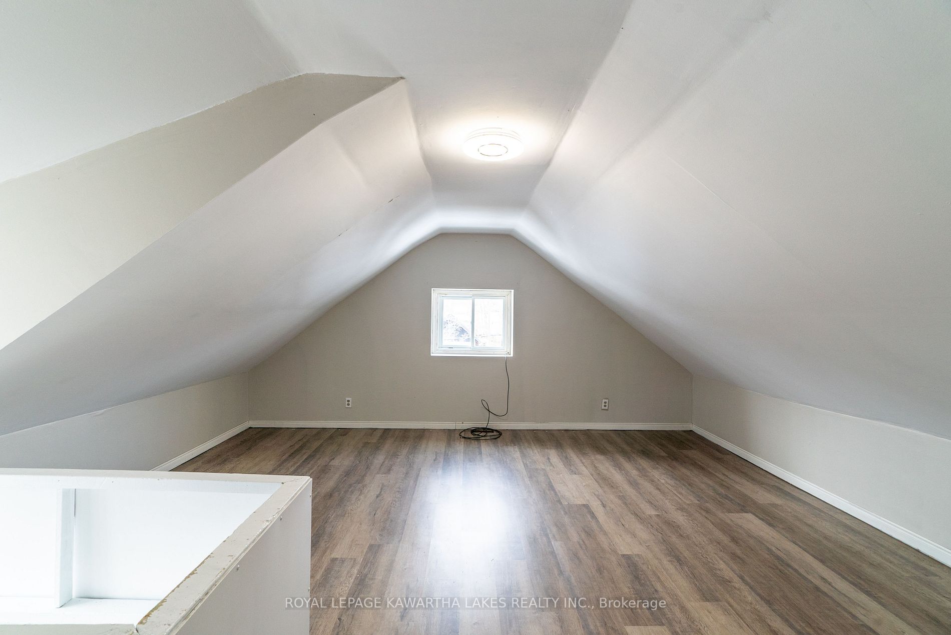 36 Victoria Avenue N