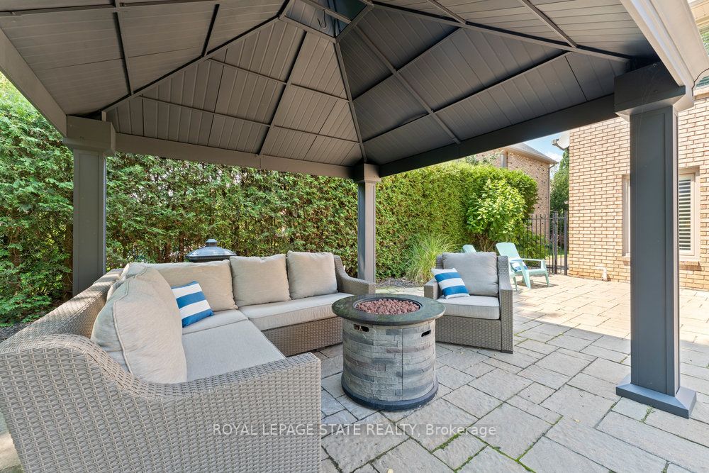 96 Deerview Pl
