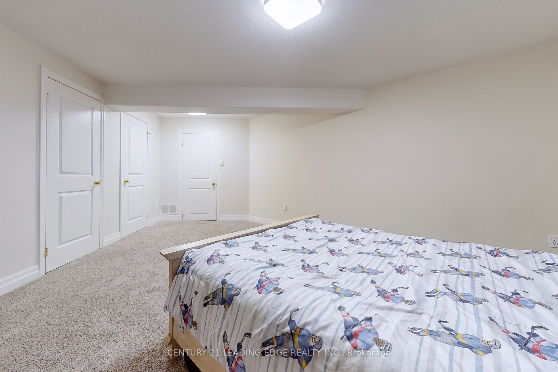 588 Simon Street W