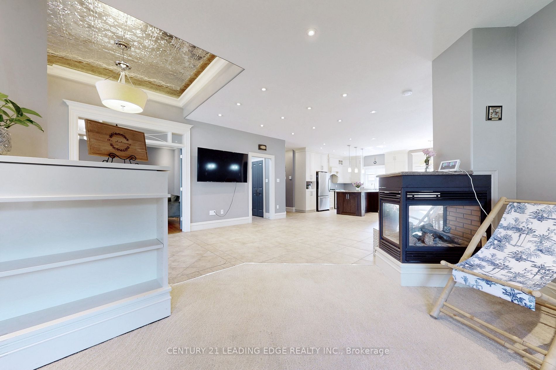 588 Simon Street W