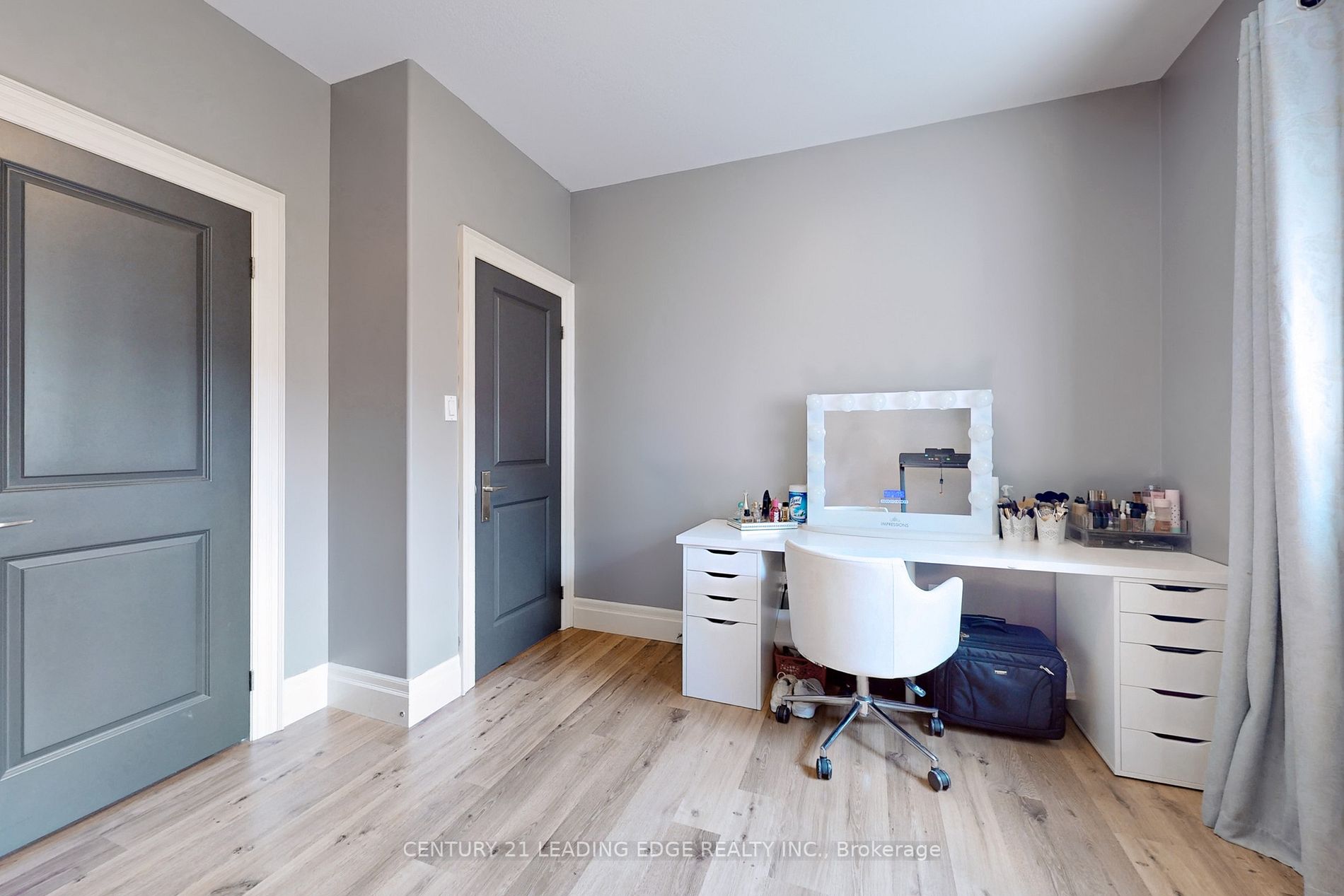 588 Simon Street W