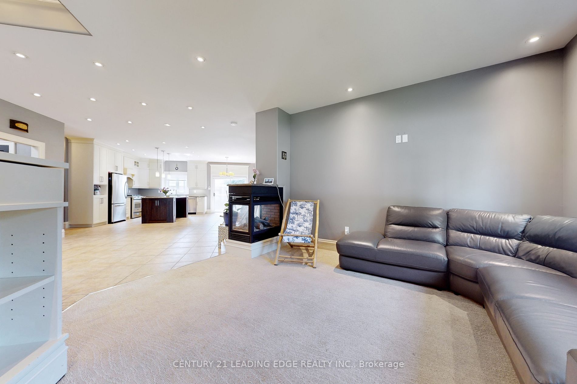 588 Simon Street W