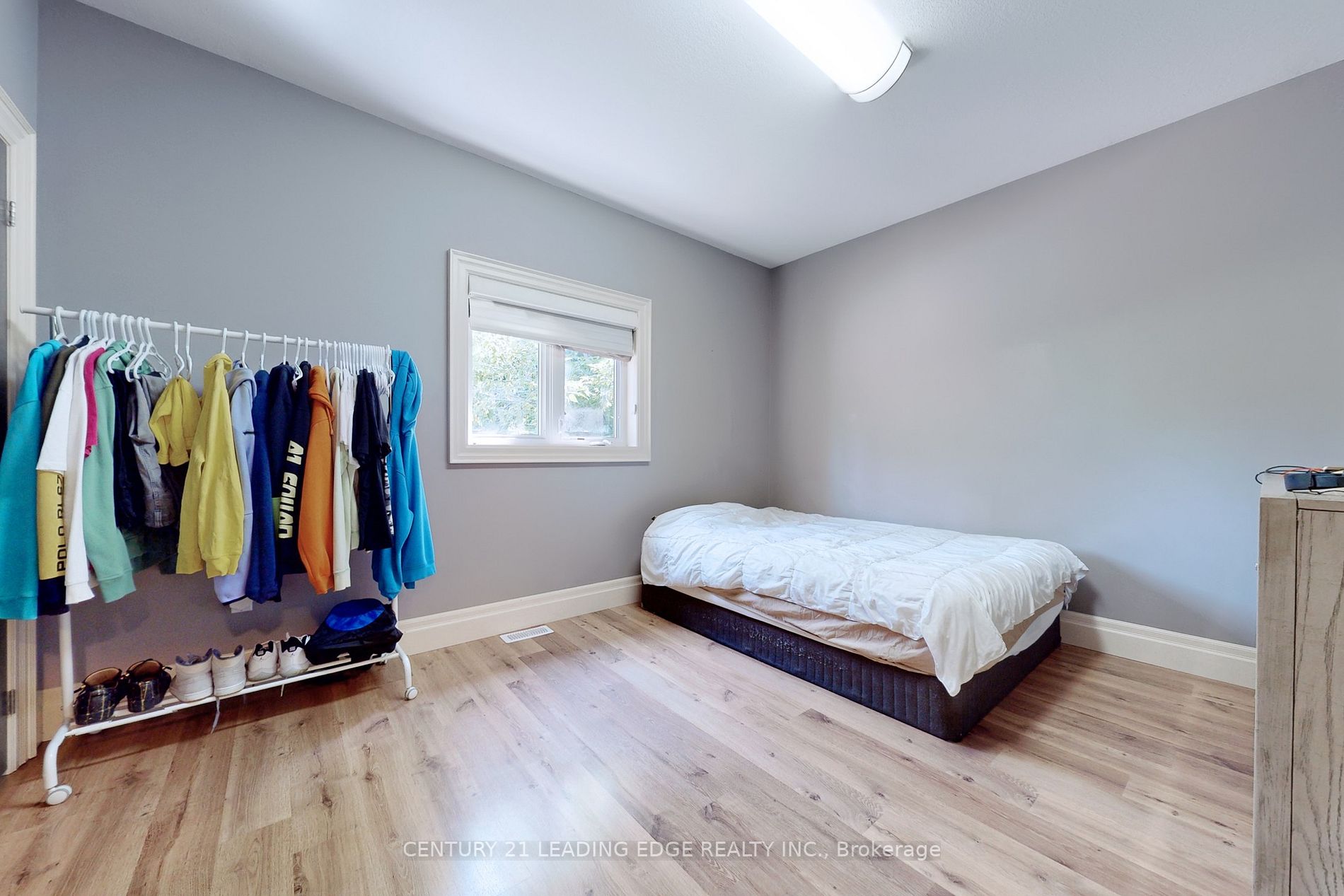 588 Simon Street W