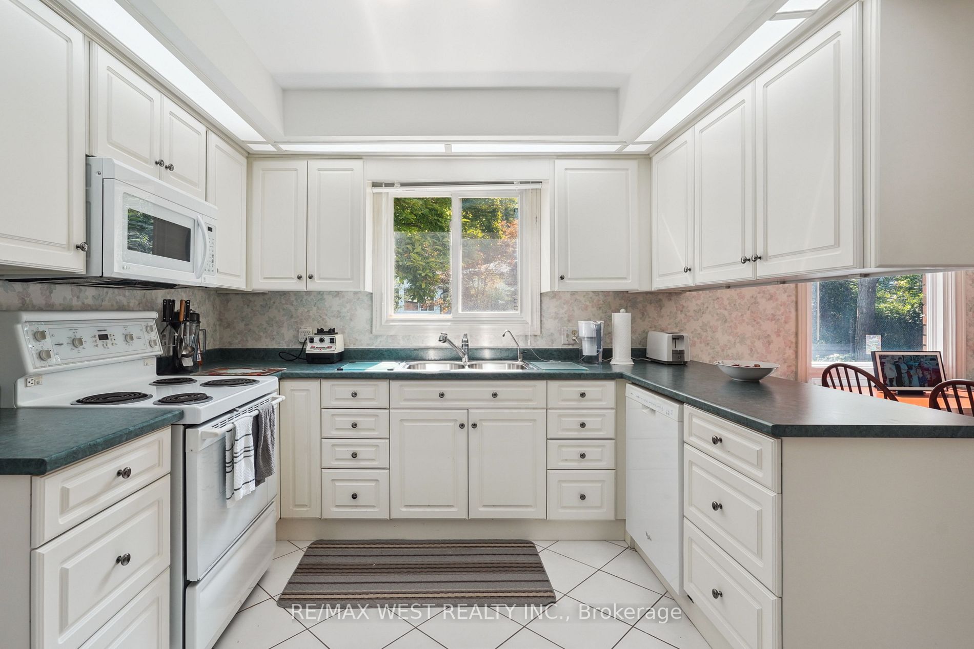 12 Kenmore Cres