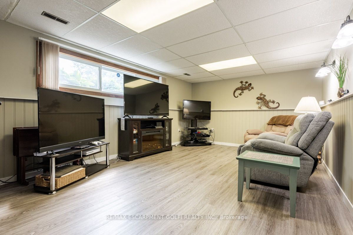 3229 CORRY Crescent