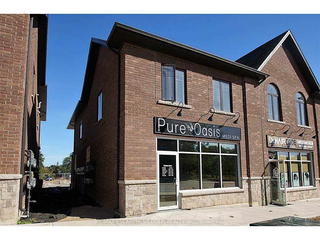 132 King St W