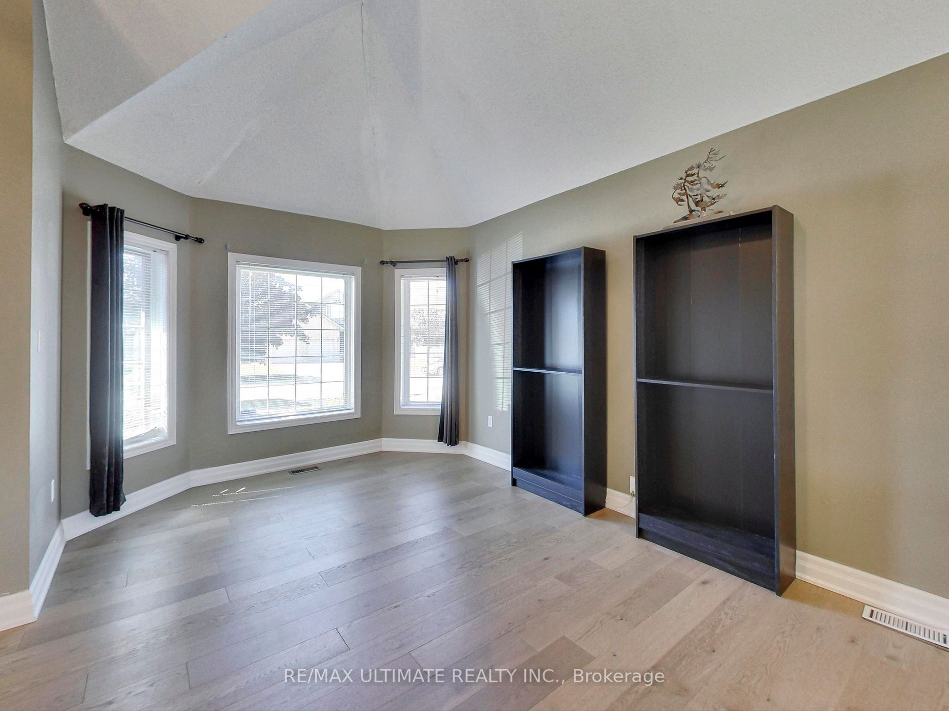 35 Chianti Cres