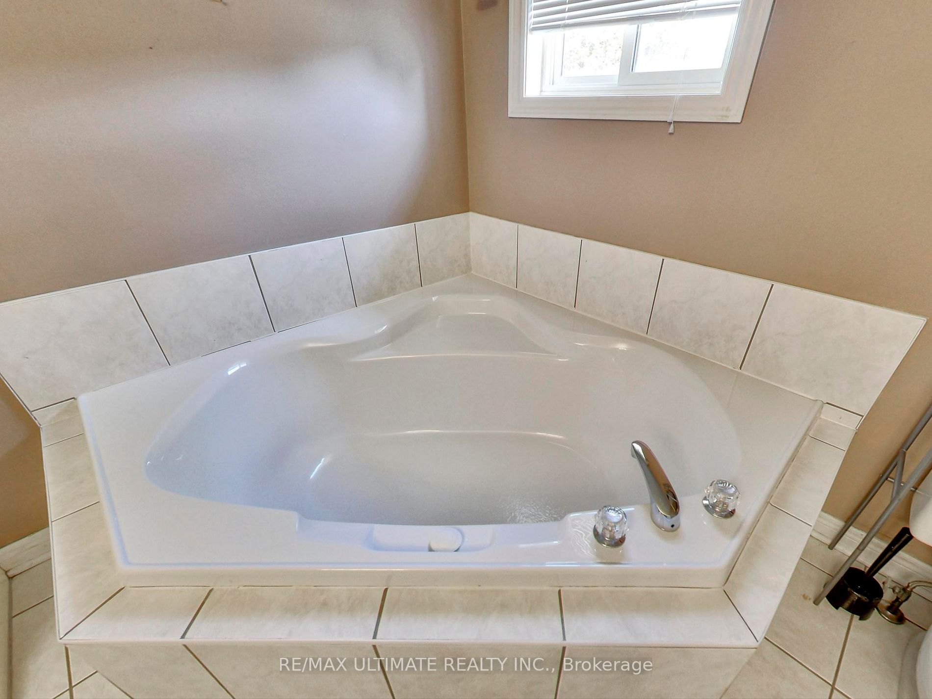 35 Chianti Cres