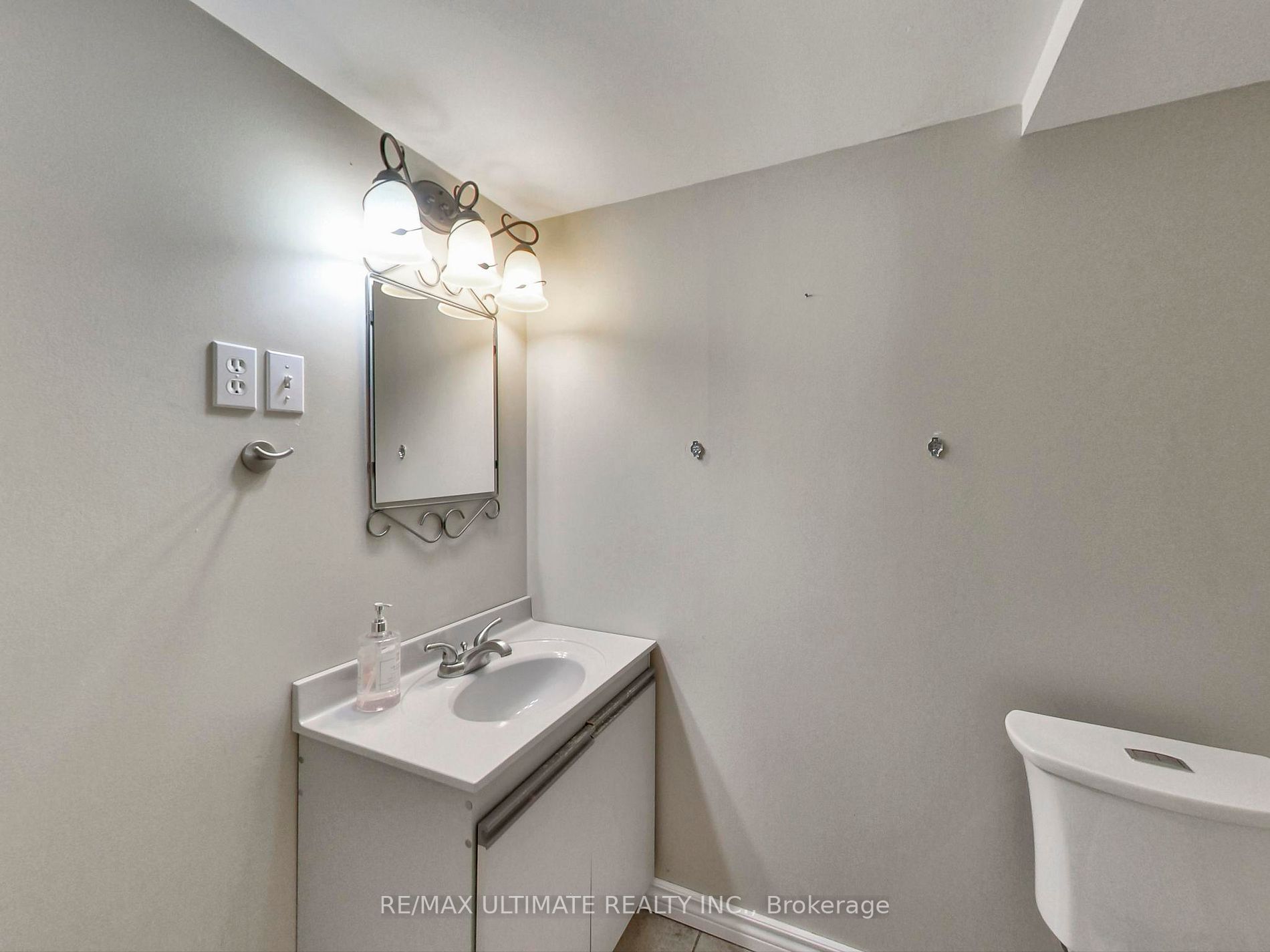 35 Chianti Cres