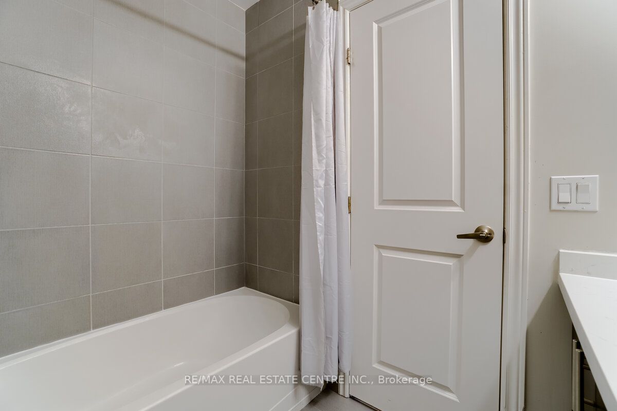 7 Waterview Dr