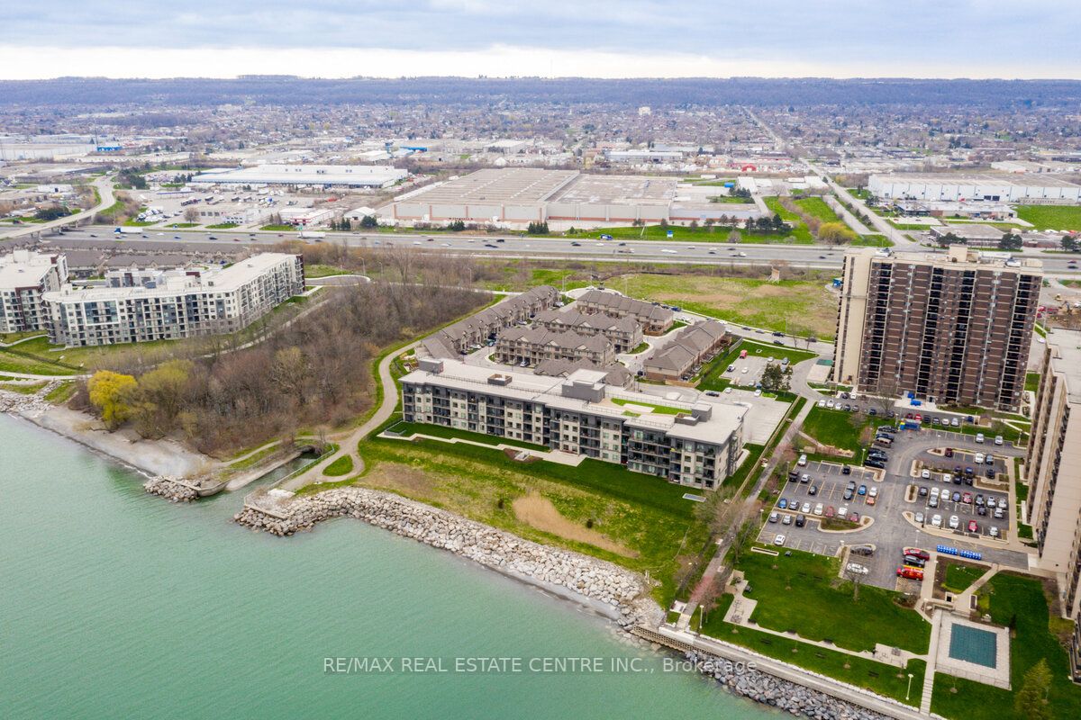7 Waterview Dr