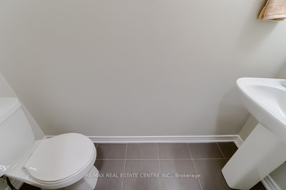 7 Waterview Dr