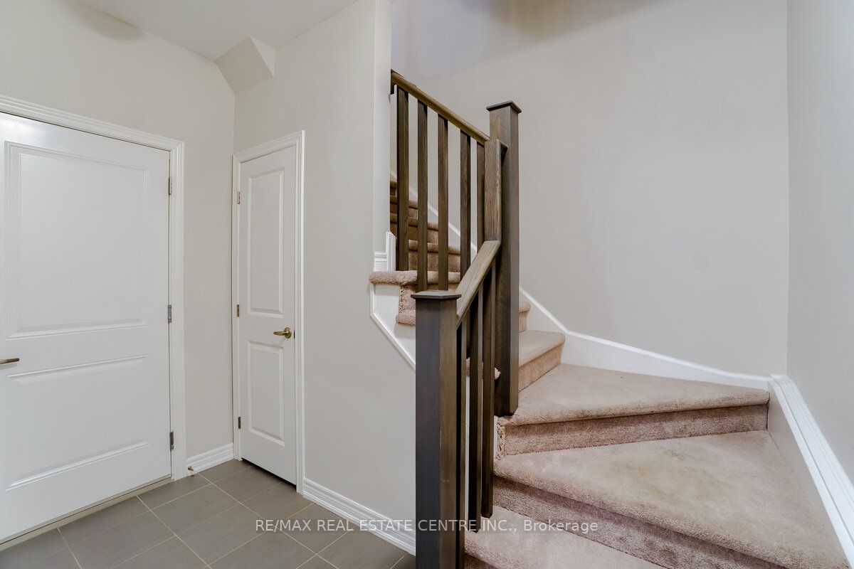 7 Waterview Dr