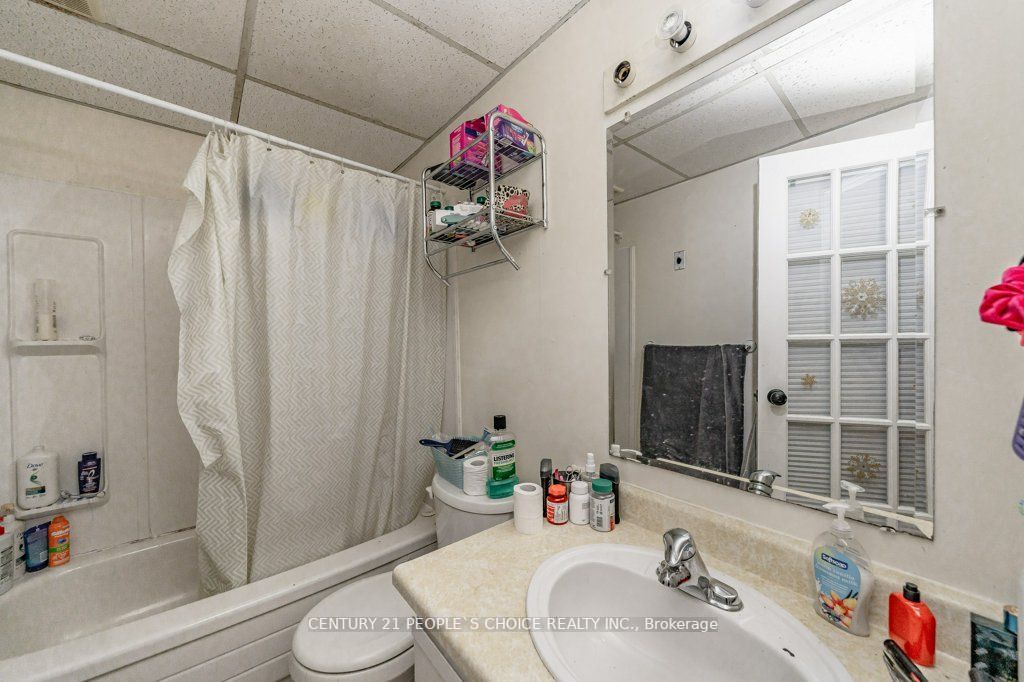 154 Main Street W