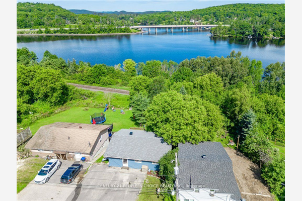 154 Main St W, Huntsville