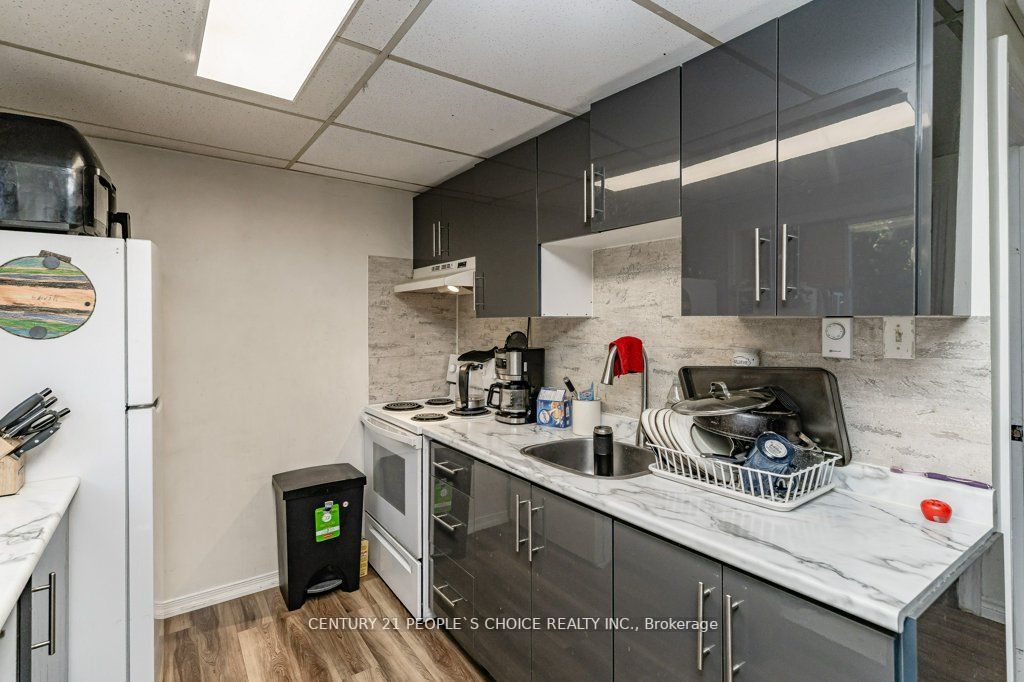 154 Main Street W