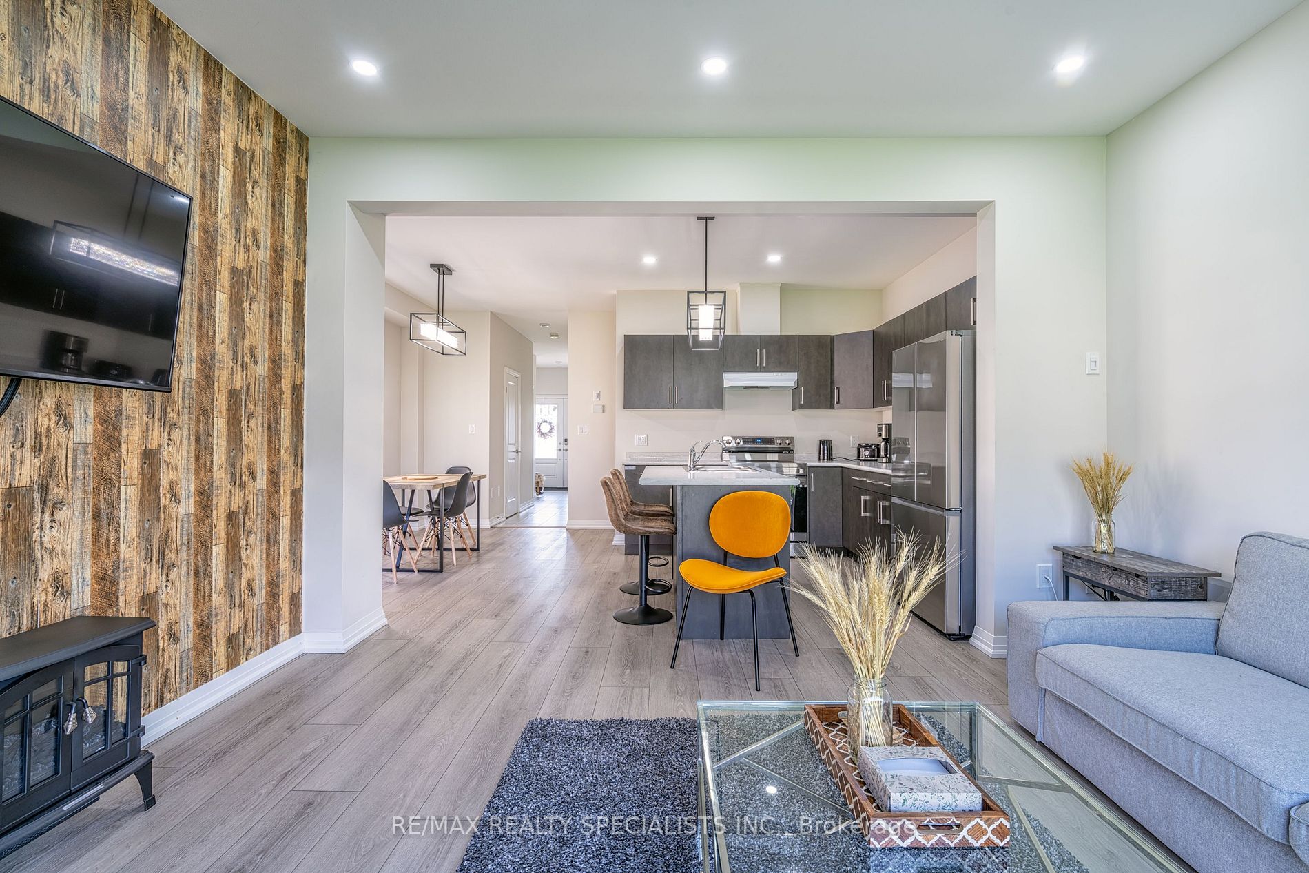 9343 White Oak Ave