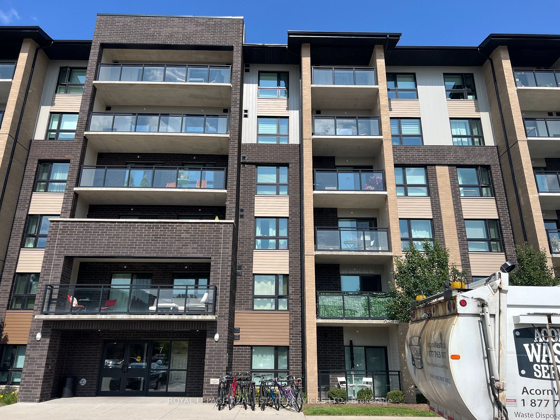 7 Kay Cres, #408