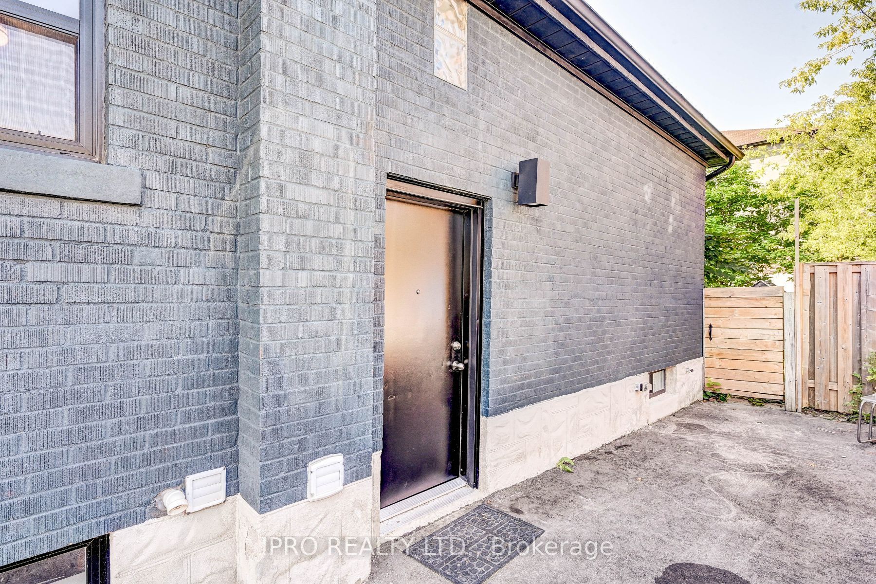 543 Weber Street E