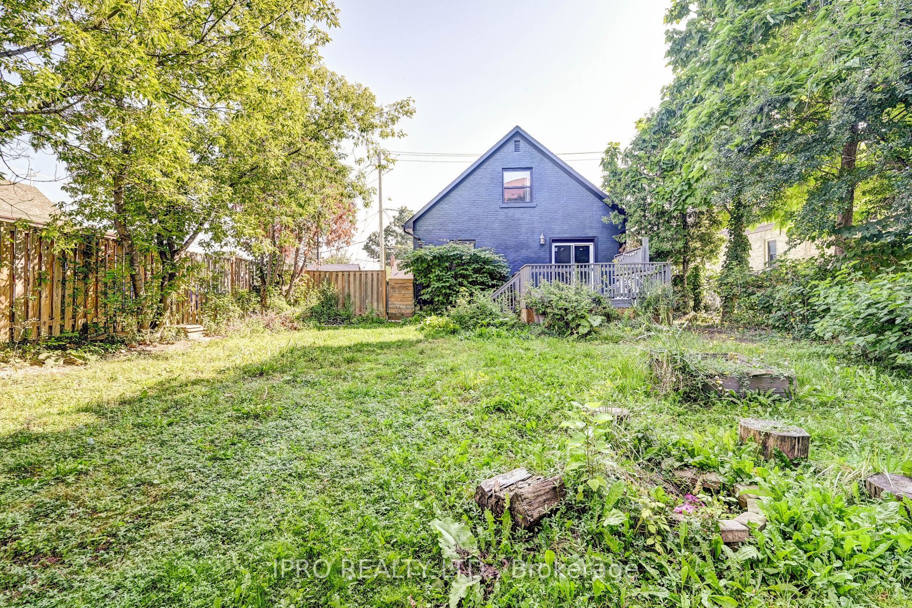 543 Weber Street E