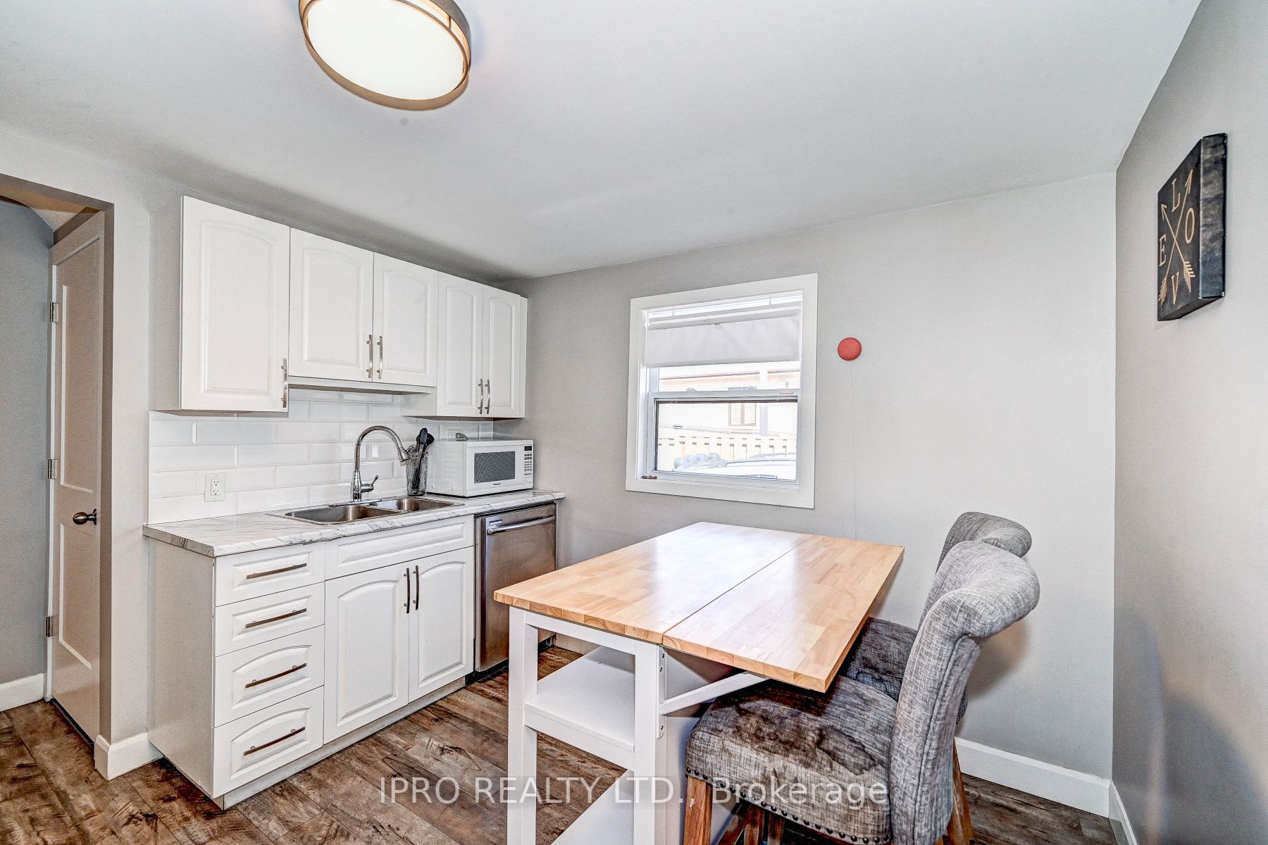 543 Weber St E