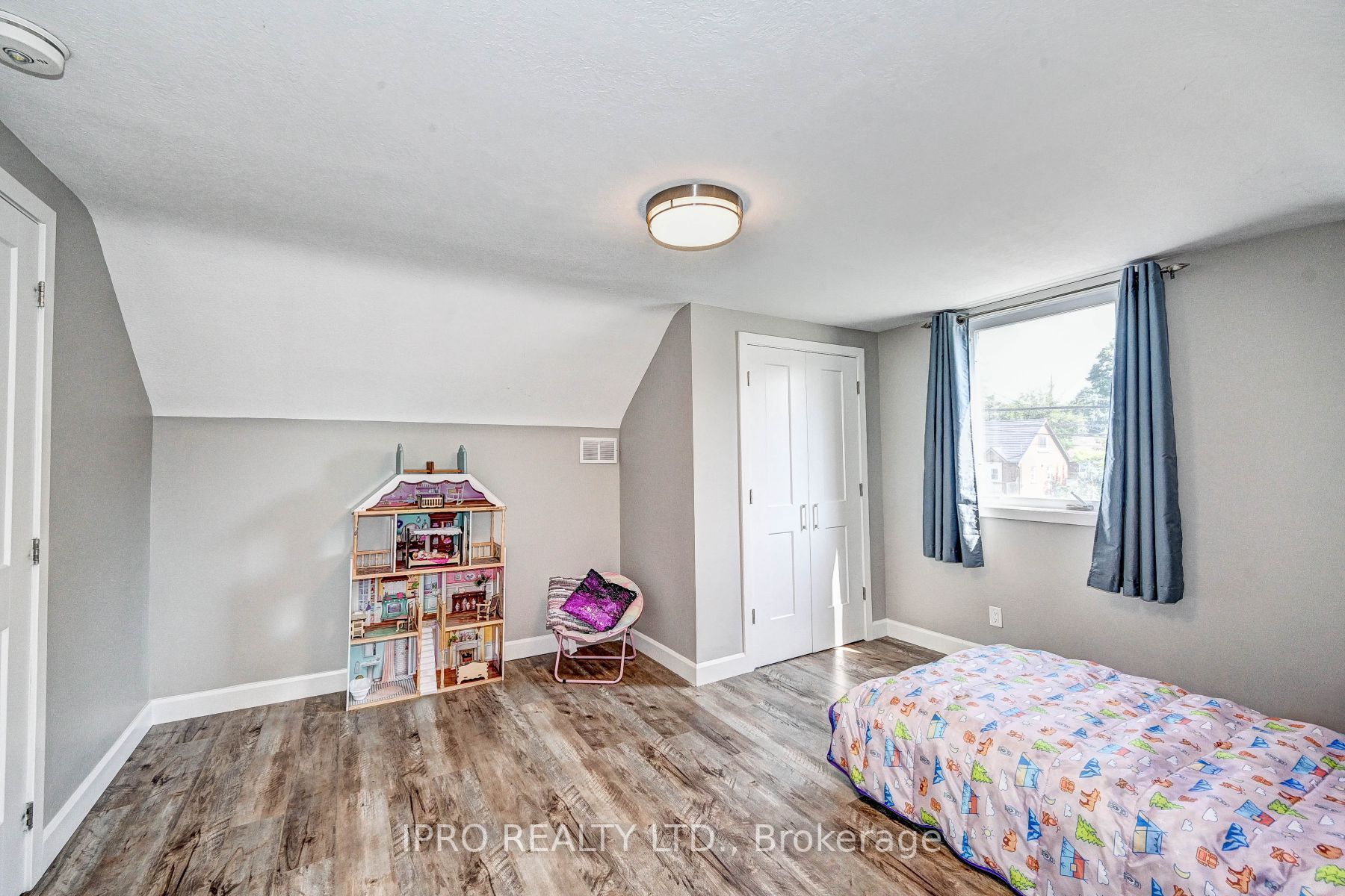 543 Weber Street E