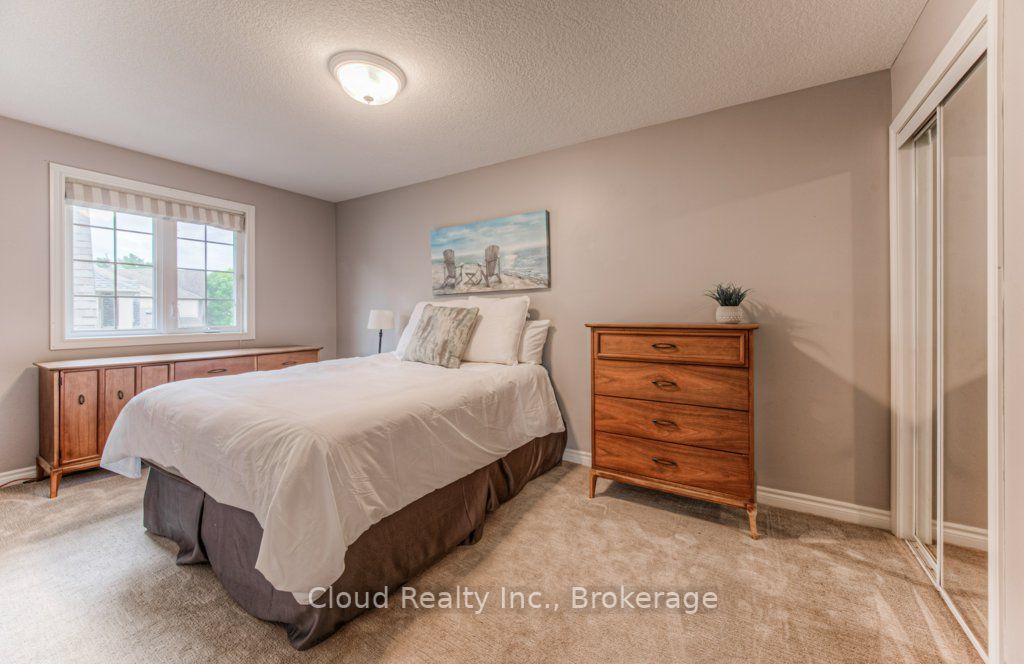93 Roberts Crescent