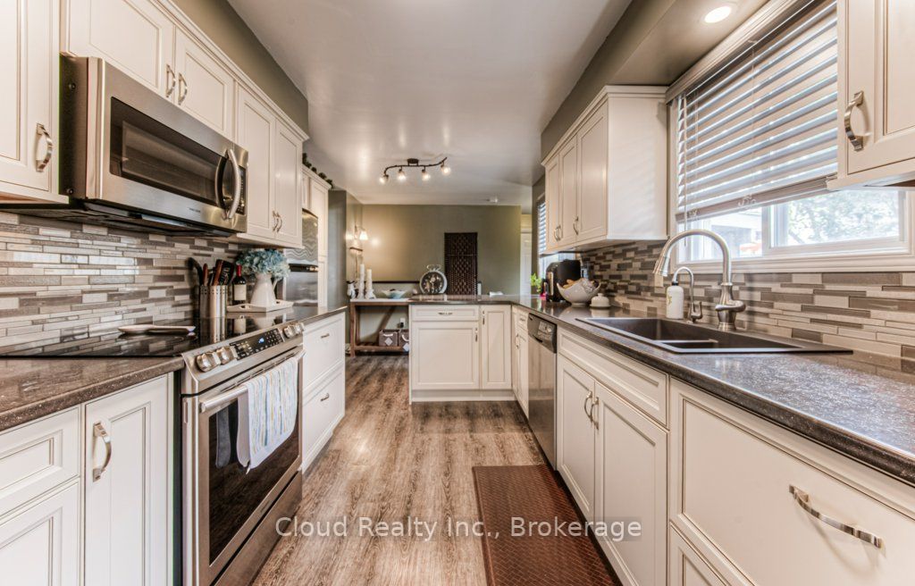 93 Roberts Cres