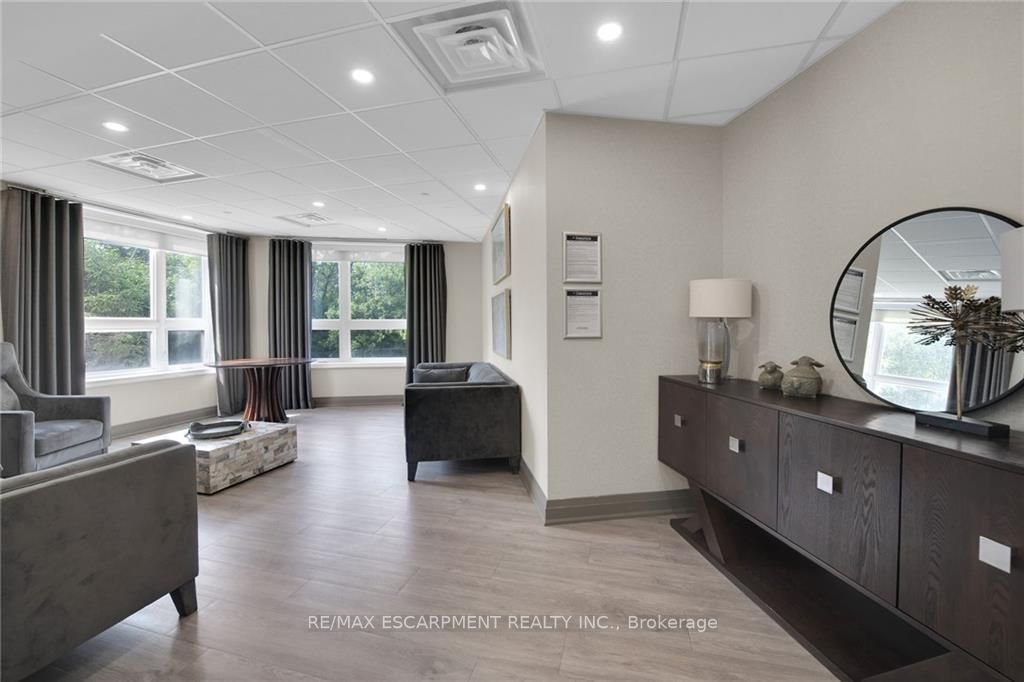 125 Shoreview Pl, #101