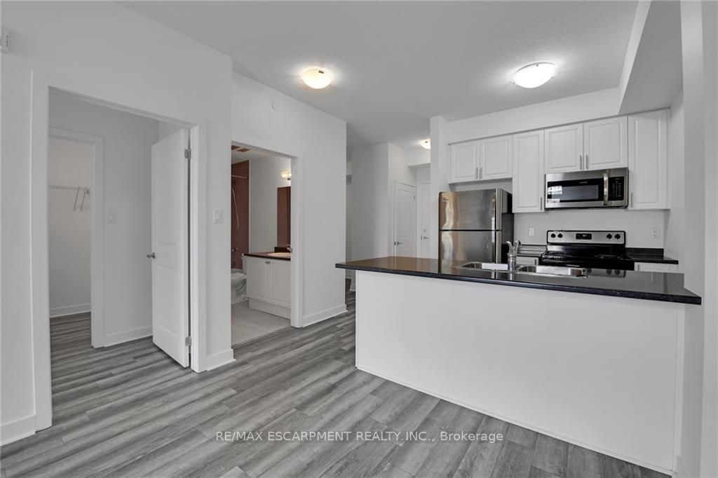 125 Shoreview Pl, #101