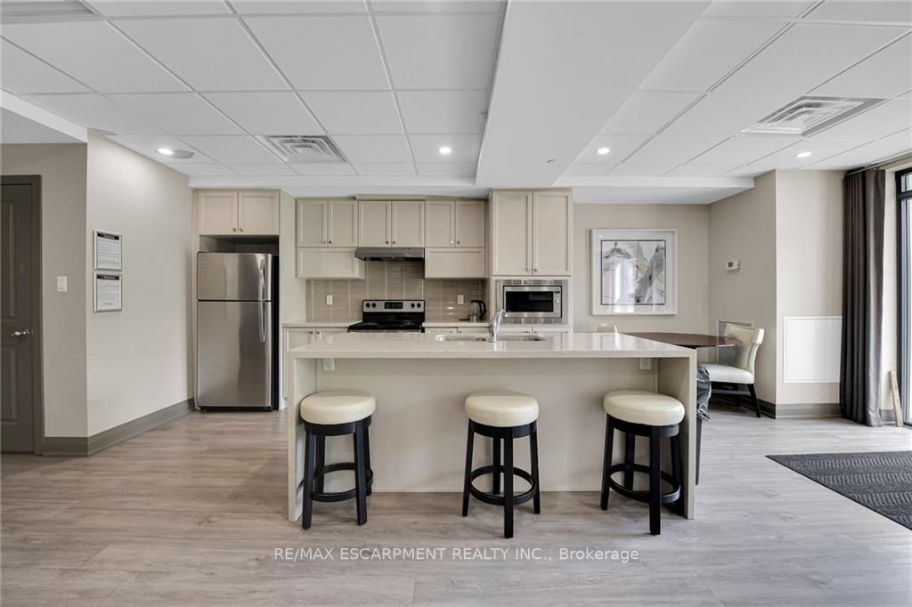 125 Shoreview Pl, #101