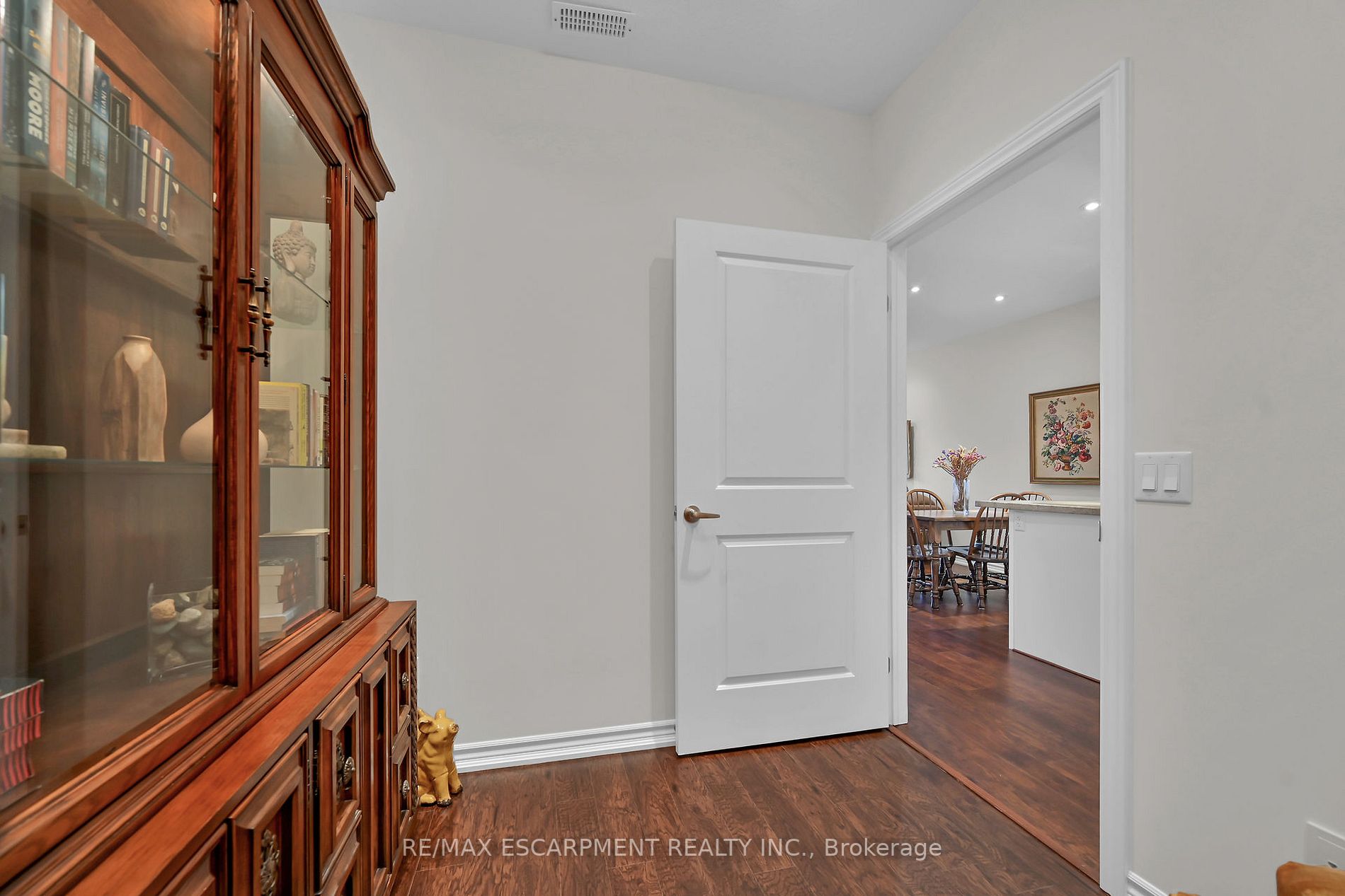 95 Wilson St W, #210