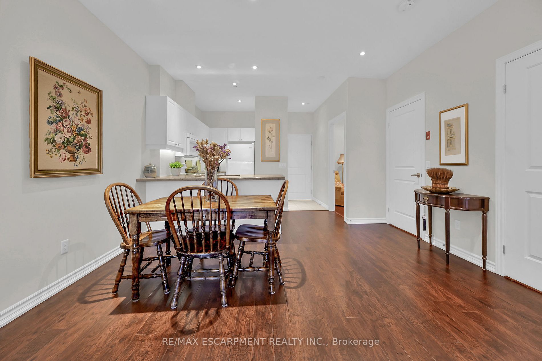 95 Wilson St W, #210