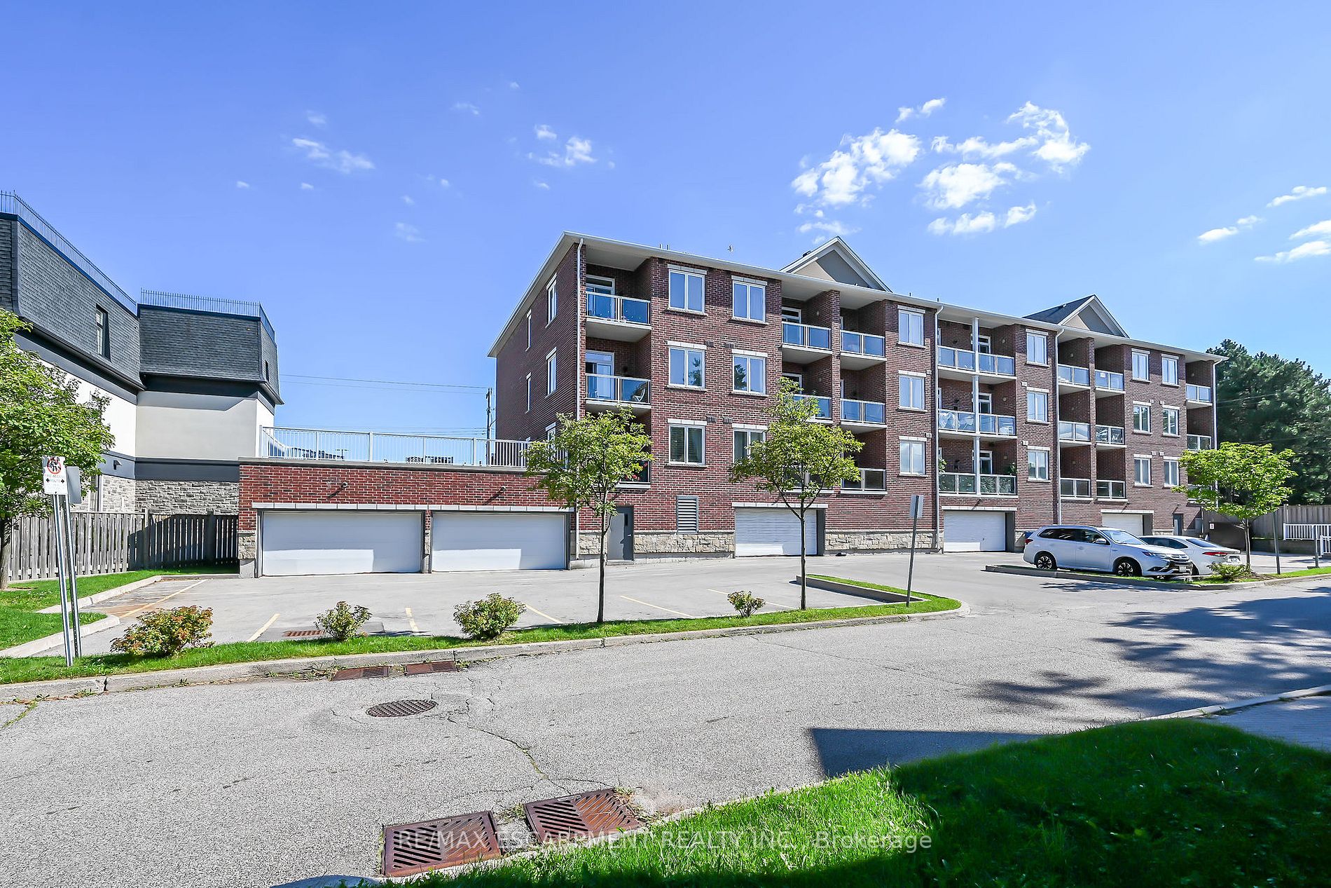 95 Wilson St W, #210